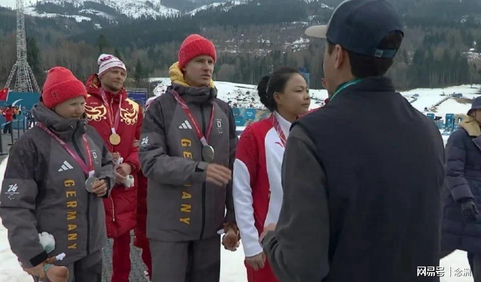 开云体育-德国选手拒与中国选手合影!原因曝光 乌克兰国旗被没收愤怒抗议